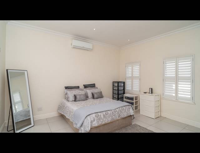 4 BEDROOM APARTMENT FOR SALE IN LA LUCIA RIDGE